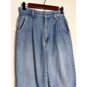 Vintage Avon Fashion Jeans Size 2 with a 26in waist and 27 inseam